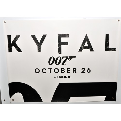 James Bond 007 - A RARE UK Multi-Quad Teaser poster comprising of 6 x Quad-sized panels for Skyfall (2012). 

The panels form the image of Daniel Craig as James Bond sliding along the ground whilst firing his gun and with the Odeon logo. 

As per previous provenance, these posters were produced exclusively for Odeon with only ten sets believed to have been produced. This example appears excellent.