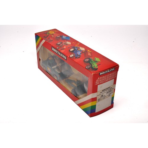 41 - Britains 1/32 Farm Toys comprising No. 9789 Military Land Rover and Gun Set. Contents excellent in o... 