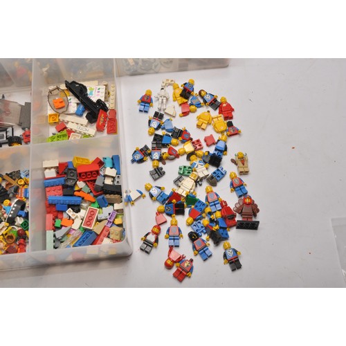 575 - An interesting selection of loose LEGO parts, bricks, components and mini-figures (including parts f... 