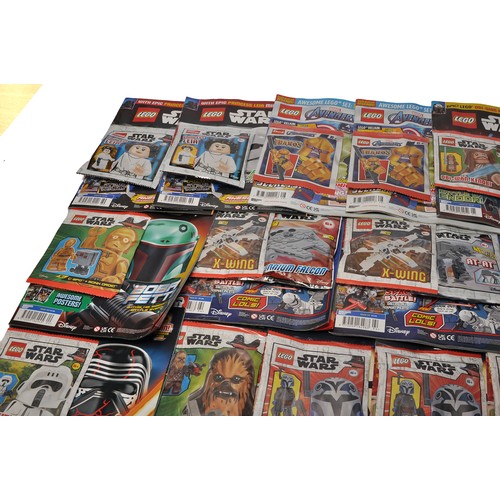 629 - A large collection of mostly LEGO Star Wars (plus other themes) Magazines to also include attached b... 