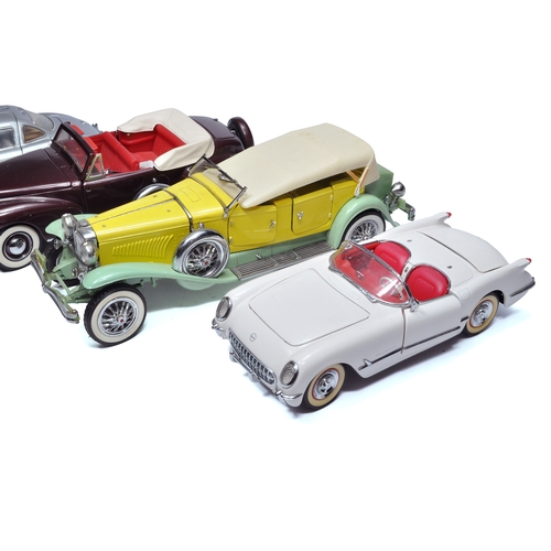 196 - A group of Franklin Mint diecast classic cars including a Mercedes-Benz 300SL coupe and a Chevrolet ... 