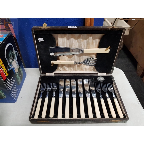 152 - CASED CUTLERY SET