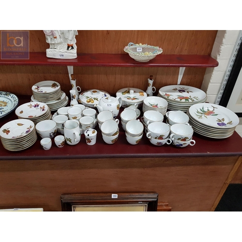 176 - LARGE MINTON DINNER SERVICE