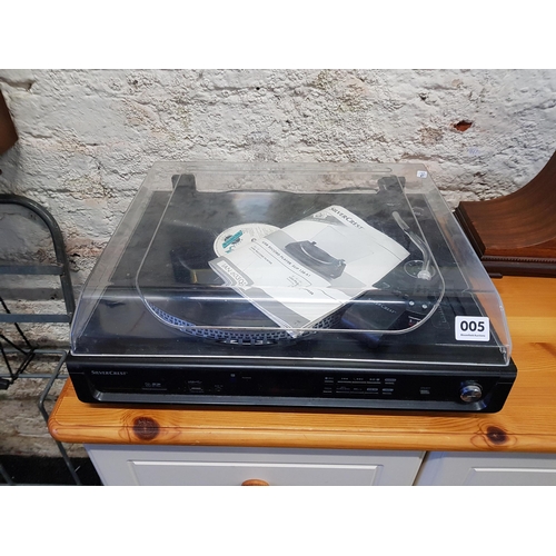 5 - RECORD PLAYER
