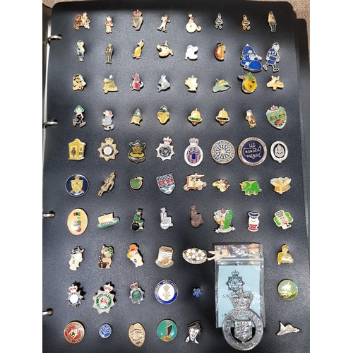 213 - FOLDER OF POLICE AND OTHER BADGES