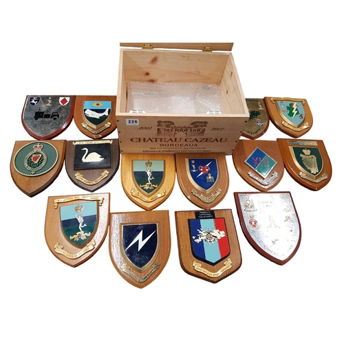 226 - QUANTITY OF MILITARY AND POLICE PLAQUES