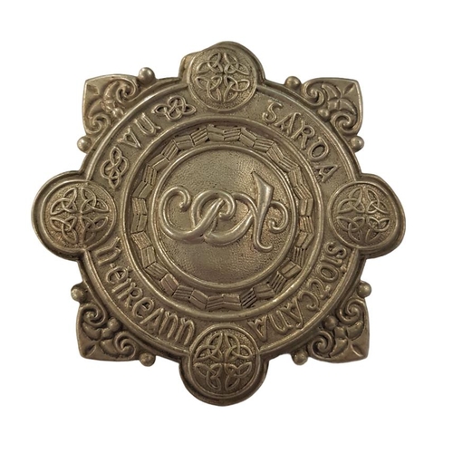 4 - FIRST ISSUE GARDA HELMET PLATE ( FOR DAY USE).  FIRST ISSUE CAP BADGES AFTER INDEPENDANCE 1922.  NOT... 