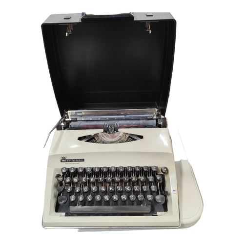 146 - VINTAGE TYPEWRITER