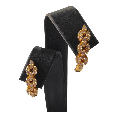 368 - PAIR OF 18 CARAT YELLOW GOLD & DIAMOND EARRINGS WITH CIRCA 1.2 CARAT OF DIAMONDS