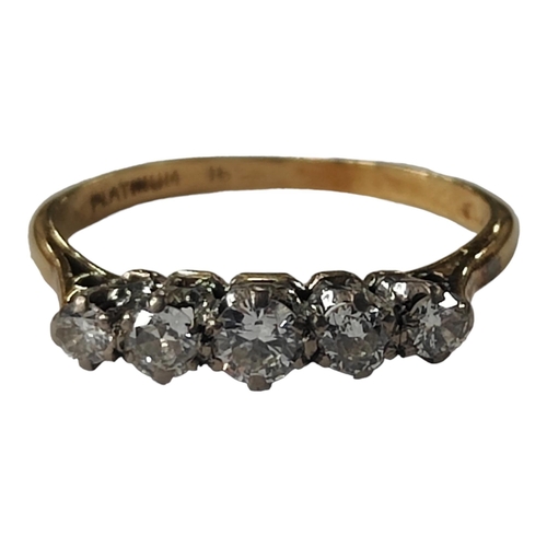 373 - 18 CARAT YELLOW GOLD 5 STONE RING WITH 0.40 CARAT OF DIAMONDS