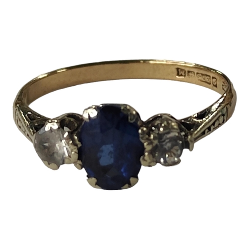 388 - 9 CARAT GOLD SAPPHIRE & WHITE SAPPHIRE RING