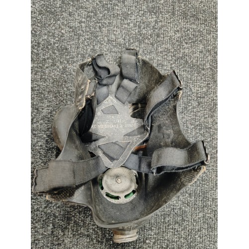 26 - WORLD WAR 2 GAS MASK