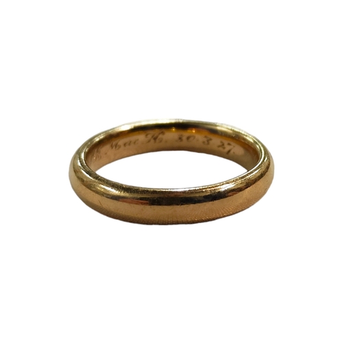 339 - 18 CARAT GOLD WEDDING BAND 4.9G