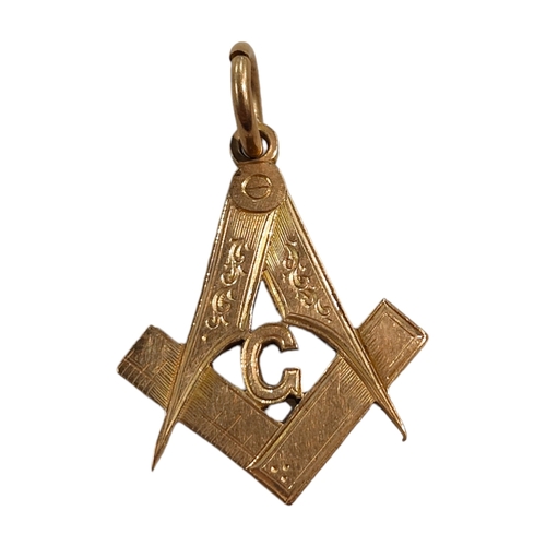 340 - 9 CARAT GOLD MASONIC JEWEL INSCRIBED TO REAR 'PRESENTED TO SIR KN. R MCHENRY PM BY R.B.P. NO.2 1903'... 