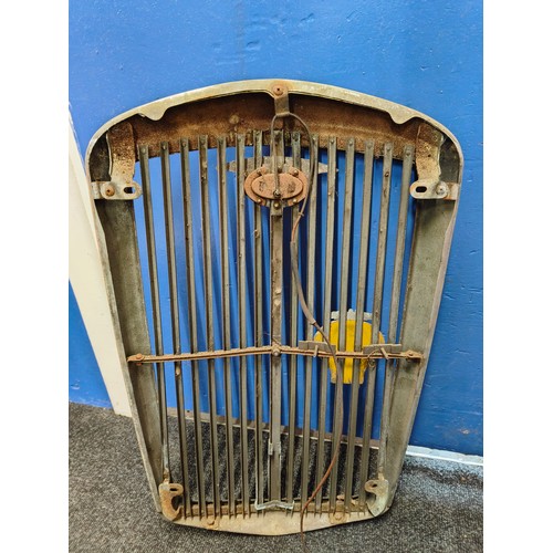 2 - OLD CAR GRILL