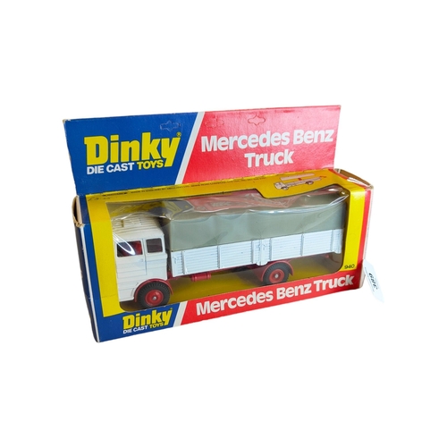 389 - BOXED DINKY MODEL 940, MERCEDES BENZ TRUCK, WHITE WITH GREY CANOPY