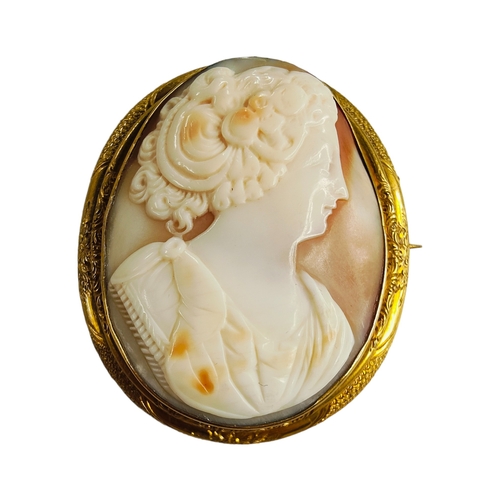 372 - LARGE YELLOW METAL CAMEO BROOCH