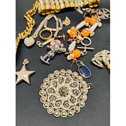 368 - MIXED BAG OF COSTUME JEWELLERY TO INCLUDE SILVER AND LARGE FILIGREE PENDANT