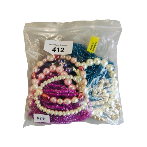 412 - BAG OF BEADED BRACELETS & PEARL BRACELETS