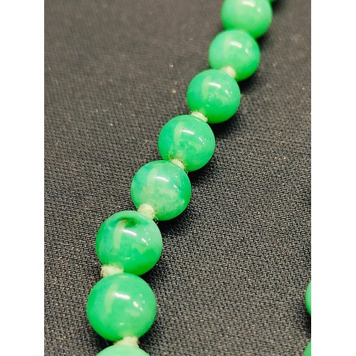 414 - HIGH QUALITY JADE NECKLACE WITH GOLD & SEED PEARL CATCH