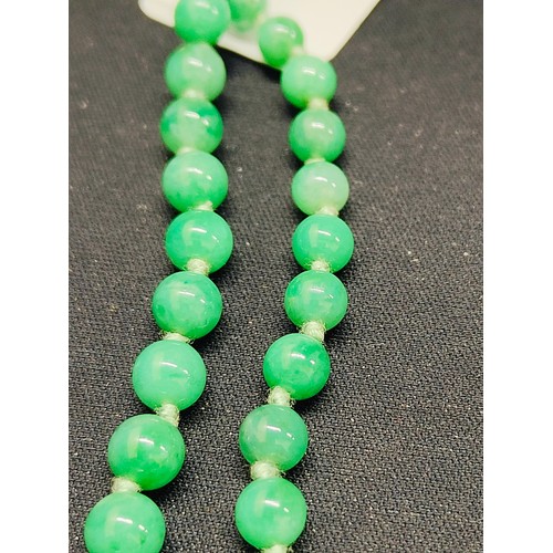 414 - HIGH QUALITY JADE NECKLACE WITH GOLD & SEED PEARL CATCH