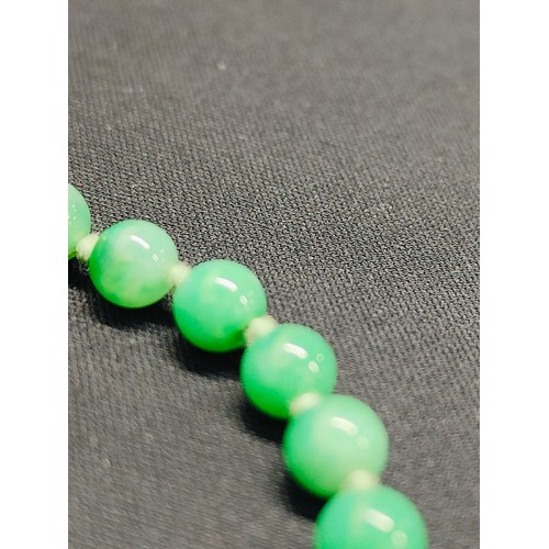 414 - HIGH QUALITY JADE NECKLACE WITH GOLD & SEED PEARL CATCH