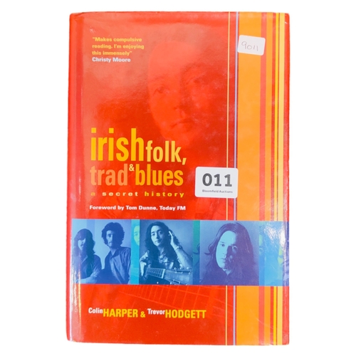 11 - BOOK: IRISH FOLK, TRAD AND BLUES