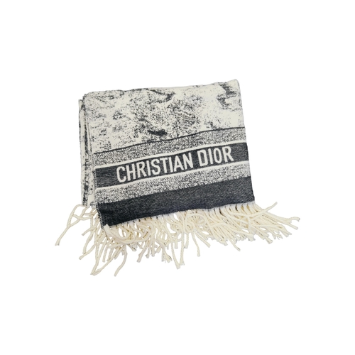 8 - CHRISTIAN DIOR SCARF