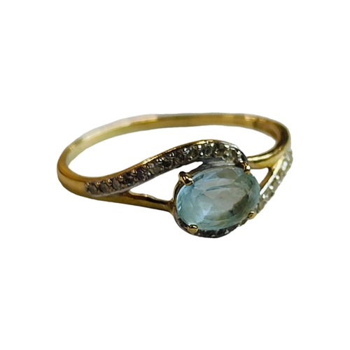 352 - 9 CARAT GOLD AQUA MARINE & DIAMOND RING