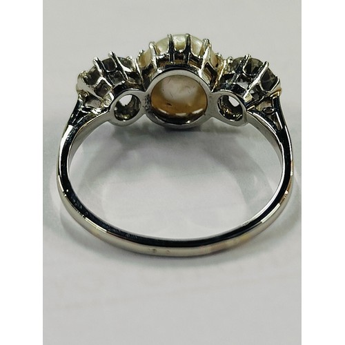 362 - 2 STONE DIAMOND & PEARL RING - EACH DIAMOND APPROXIMATELY 0.50 CARAT COLOUR G/H - H/I, CLARITY VS1