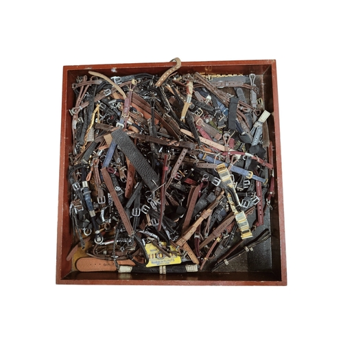 111 - GOOD QUANTITY OF VINTAGE WATCH STRAPS