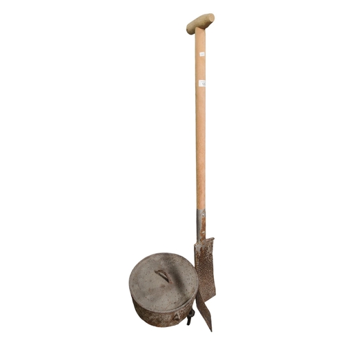 123 - OLD PEAT/TURF SPADE AND OLD METAL POT AND STAND