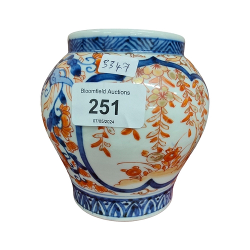 251 - ANTIQUE FINE QUALITY SMALL IMARI VASE