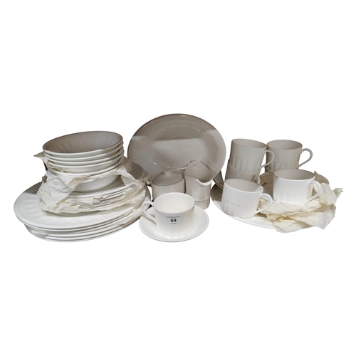 69 - 40 PIECE WEDGEWOOD COLOSSEUM TEA & DINNER SET