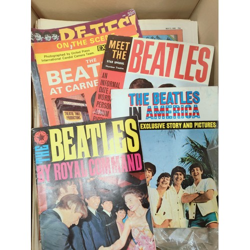 137 - BOX OF MUSIC EPHEMERA & COLLECTABLES TO INCLUDE THE BEATLES