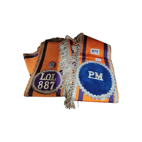 75 - 2 X ORANGE SASHES