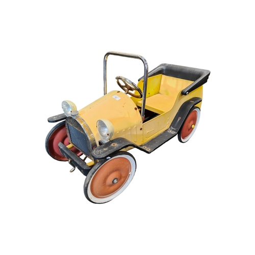 18 - LARGE VINTAGE CLASSIC METAL PEDAL CAR