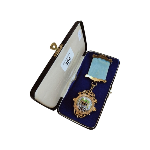 304 - 9 CARAT GOLD & ENAMEL MASONIC JEWEL  BALLYMACARRETT COMMITTEE OF INSPECTION DOWN INSCRIBED TO REAR '... 