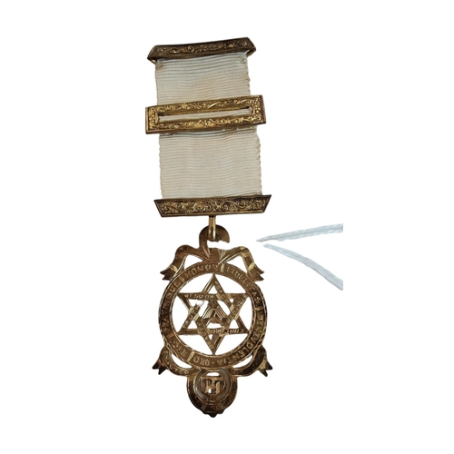 319 - GILT SILVER MASONIC JEWEL