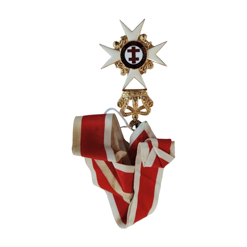 325 - SILVER GILT MASONIC JEWEL CORONATION PRECEPTORY INSCRIBED TO REAR'PRESENTED TO E.M. SIR KT W.NICHOLL... 