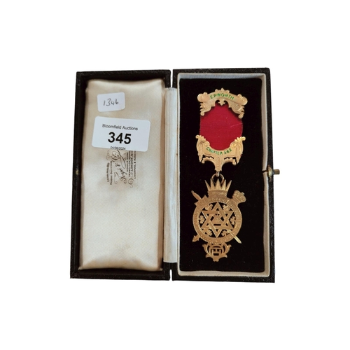 345 - SILVER GILT MASONIC JEWELL - EPWORTH CHAPTER 562 INSCRIBED TO REAR 'PRESENTED TO COMP. DAVID. C. QUA... 