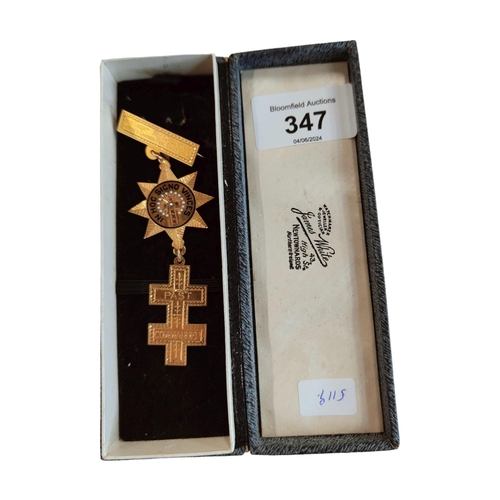 347 - 9 CARAT GOLD MASONIC JEWEL INSCRIBED TO REAR 'PRESENTED TO SIR KNIGHT WM.MAGOWAN BY THE OFFICERS AND... 