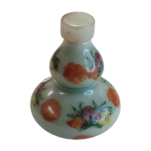 368 - ORIENTAL SNUFF BOTTLE JADE TOP