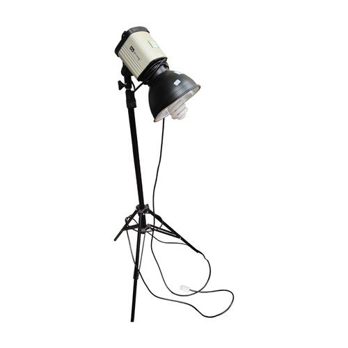 91 - FLOOR STANDING PHOTOGRAPHIC LAMP