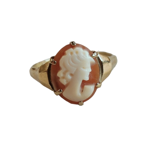 314 - 9 CARAT GOLD CAMEO RING