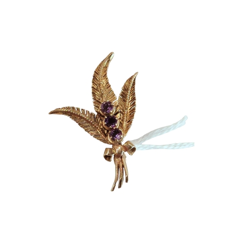 322 - 9 CARAT GOLD LEAF BROOCH WITH AMETHYST 4.38 GRAMS