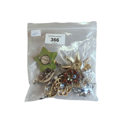 366 - BAG OF VINTAGE BROOCHES