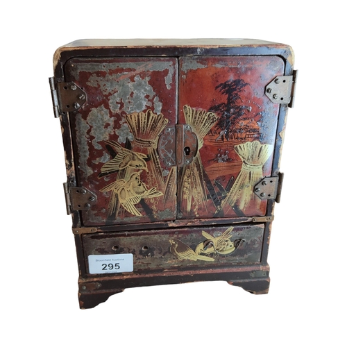 295 - ANTIQUE ORIENTAL LACQUERED JEWELLERY BOX