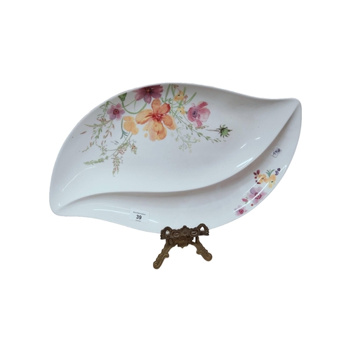 39 - VILLEROY AND BOCH DISH AND STAND