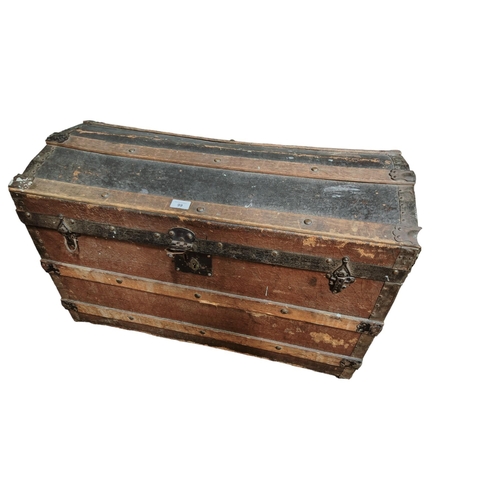 99 - OLD TRAVEL TRUNK